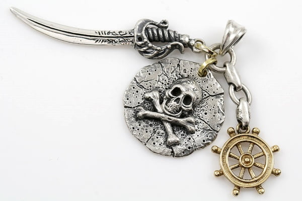pirate-skull-bones-medallion