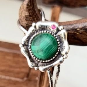 Серебряный клевер с малахитом и рубином